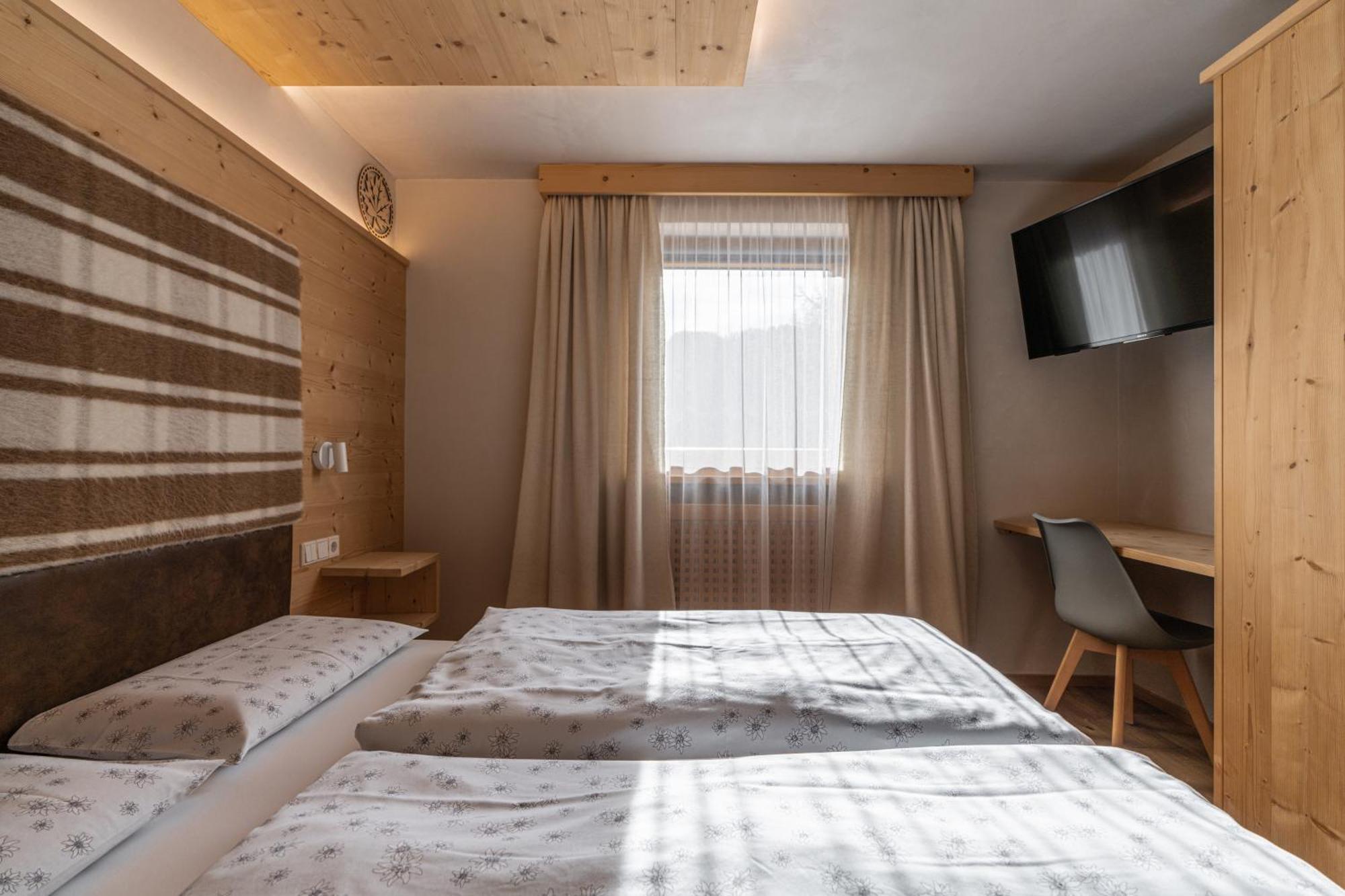 Apartament Ciasa Iachin - Dolomites Dream Retreat San Martino in Badia Zewnętrze zdjęcie