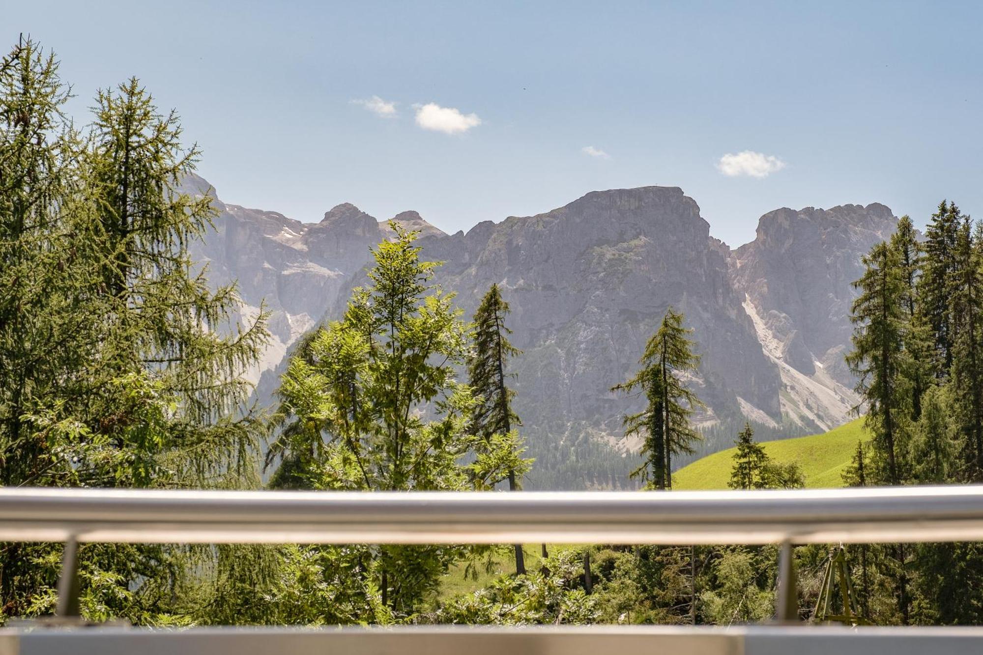 Apartament Ciasa Iachin - Dolomites Dream Retreat San Martino in Badia Zewnętrze zdjęcie