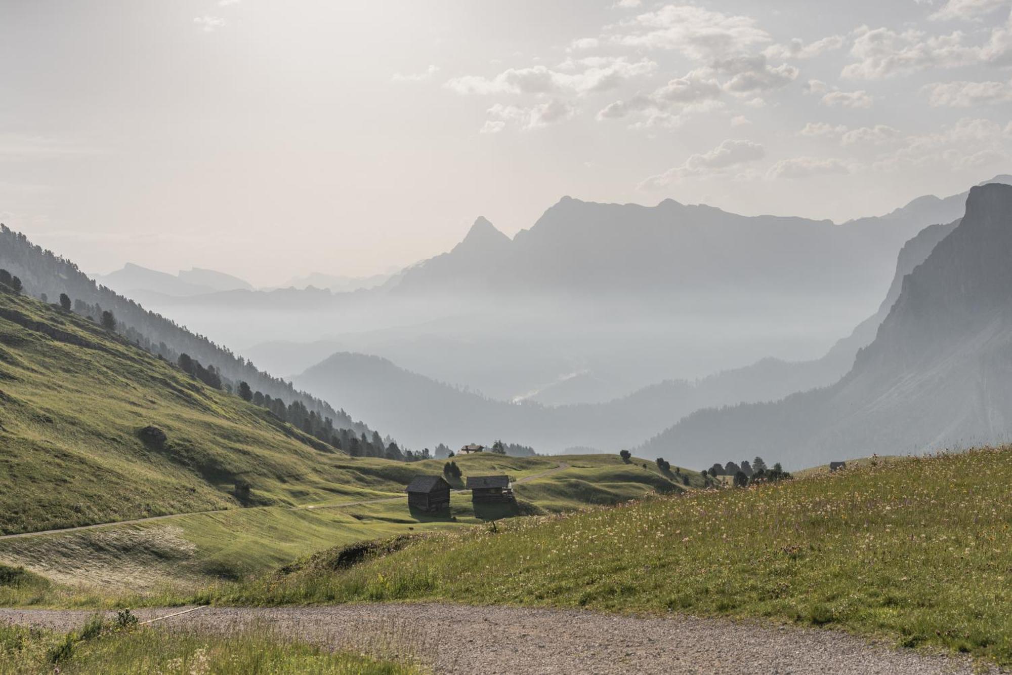 Apartament Ciasa Iachin - Dolomites Dream Retreat San Martino in Badia Zewnętrze zdjęcie